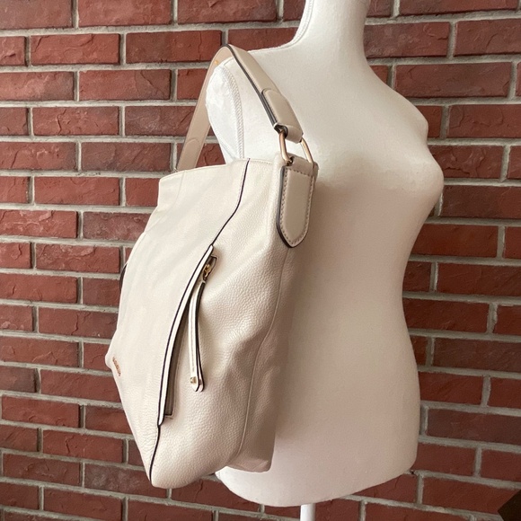 NWT Michael Kors Evie Light Cream Leather Hobo Shoulder Bag NEW - Picture 11 of 16